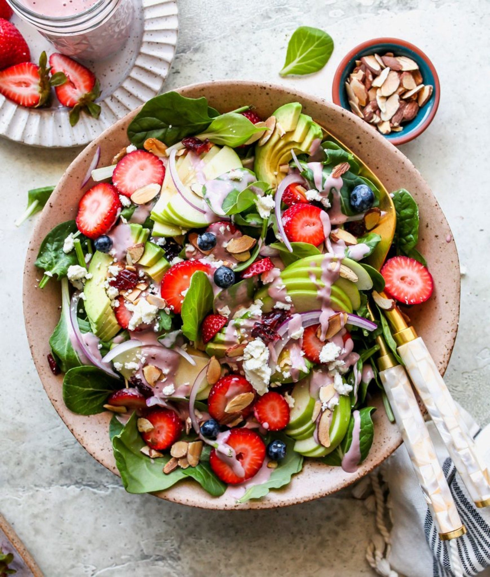spinach salad with avocado, strawberry and berries